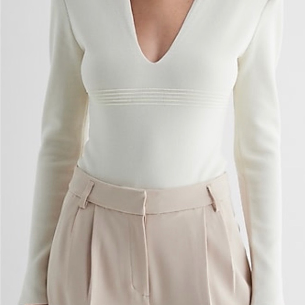 Express Women's V-Neck Sweater in Vibrant Pink - Picture 5 of 6